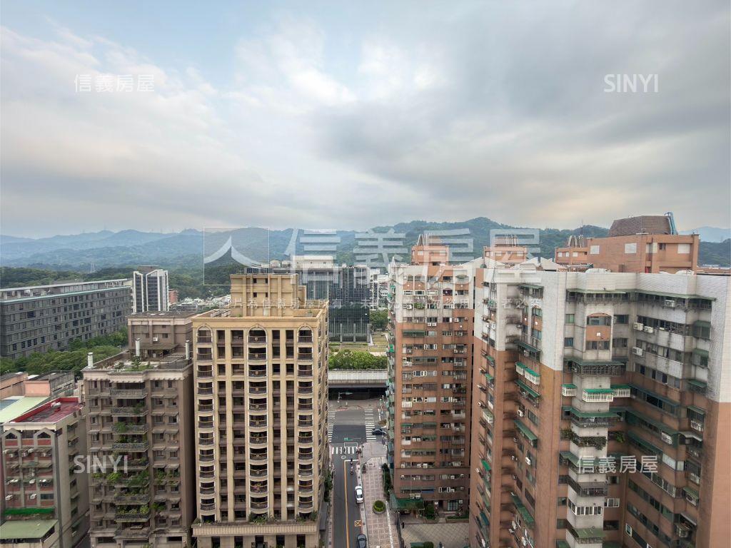 板南皇翔泱美景觀２房車位房屋室內格局與周邊環境