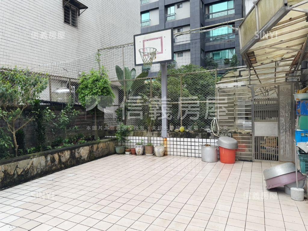 一樓庭院創意大空間房屋室內格局與周邊環境