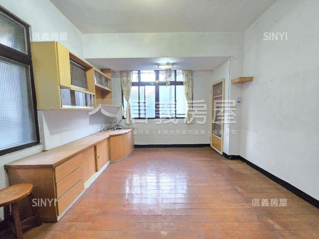 捷運公寓三樓房屋室內格局與周邊環境