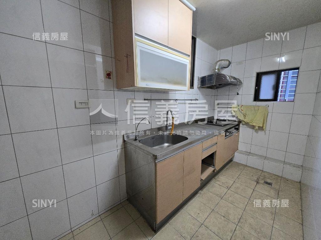 捷運公寓三樓房屋室內格局與周邊環境