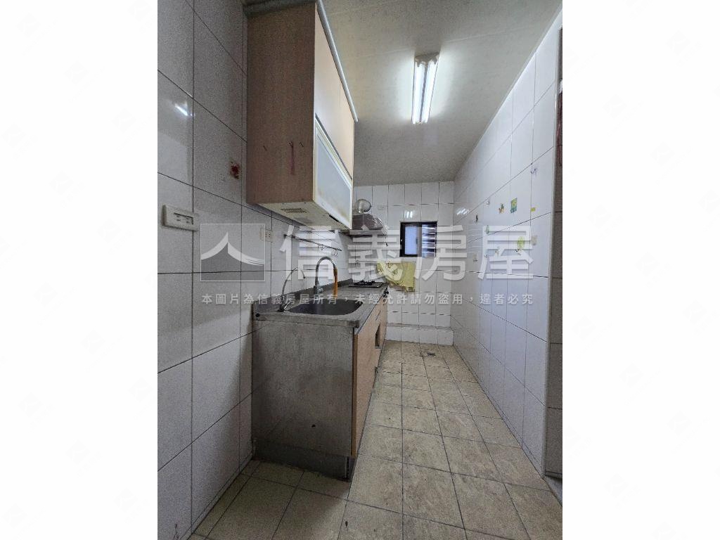 捷運公寓三樓房屋室內格局與周邊環境