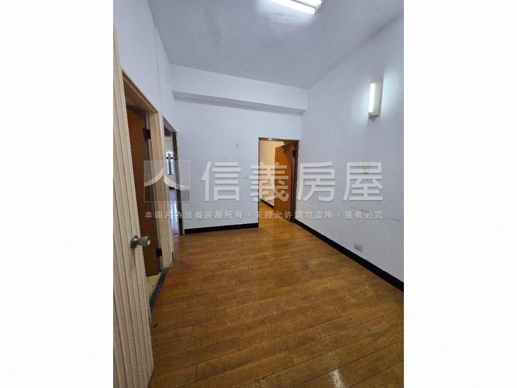 捷運公寓三樓房屋室內格局與周邊環境