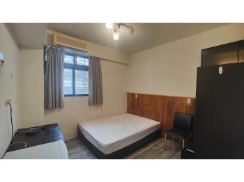 東區二樓四套房公寓