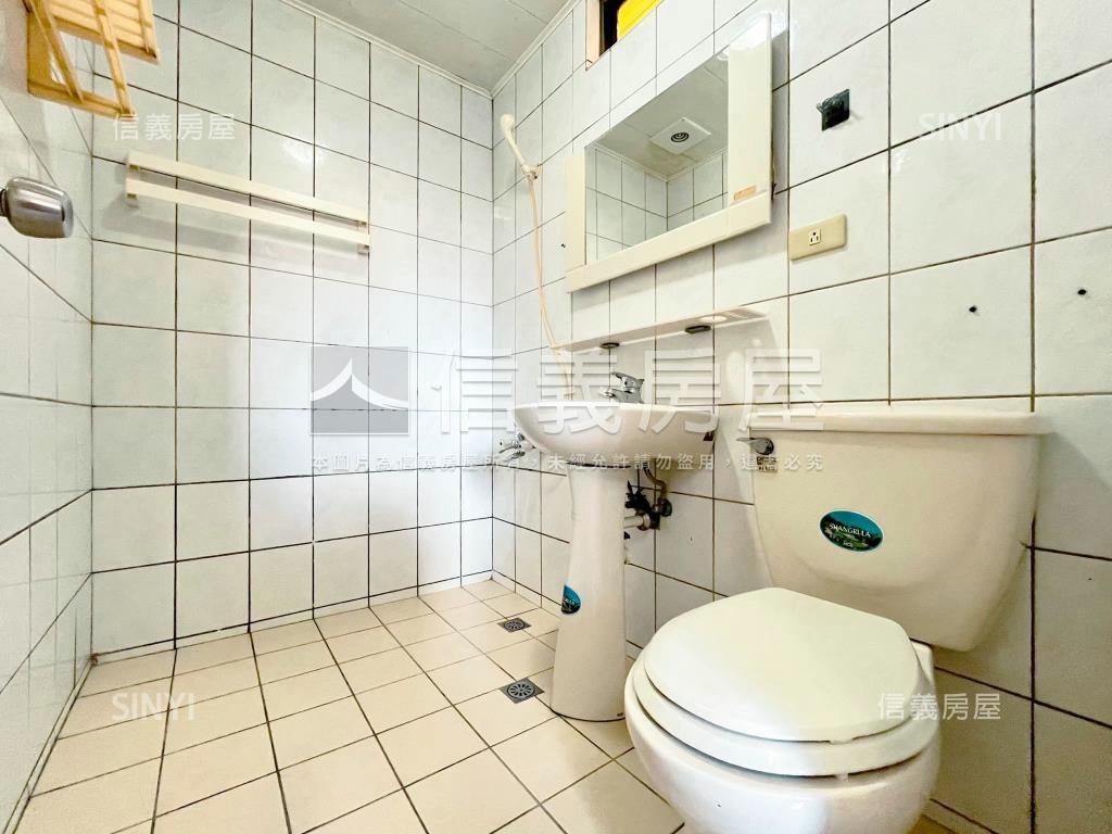 雅園三房附３９個車位房屋室內格局與周邊環境