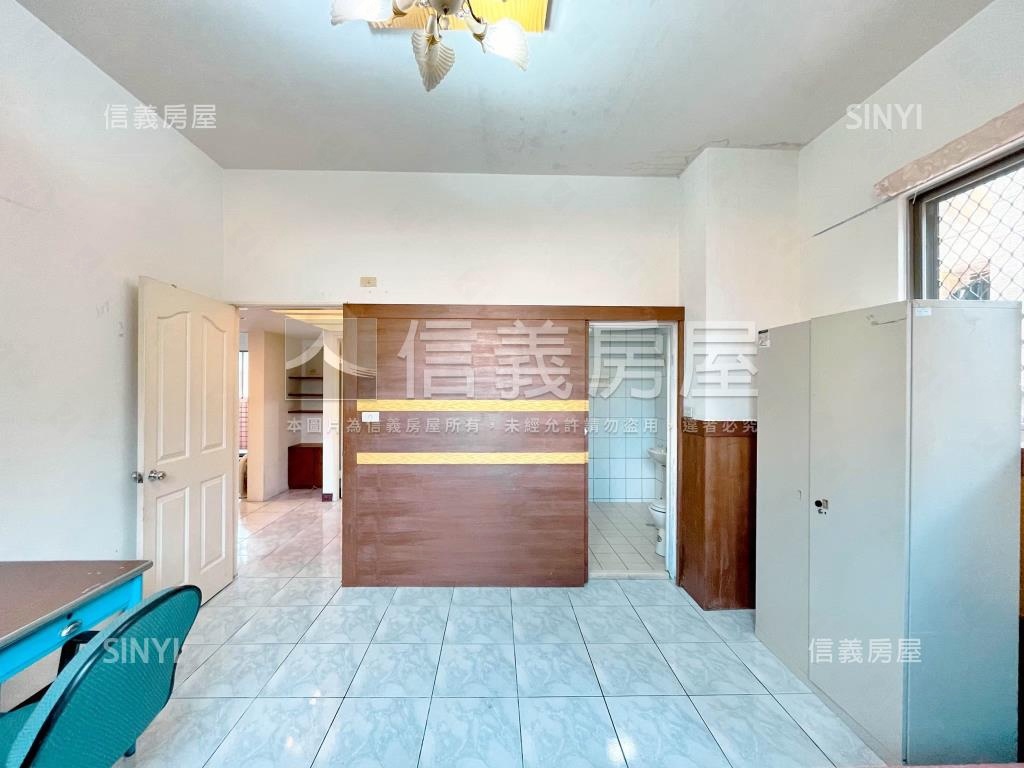 雅園三房附３９個車位房屋室內格局與周邊環境