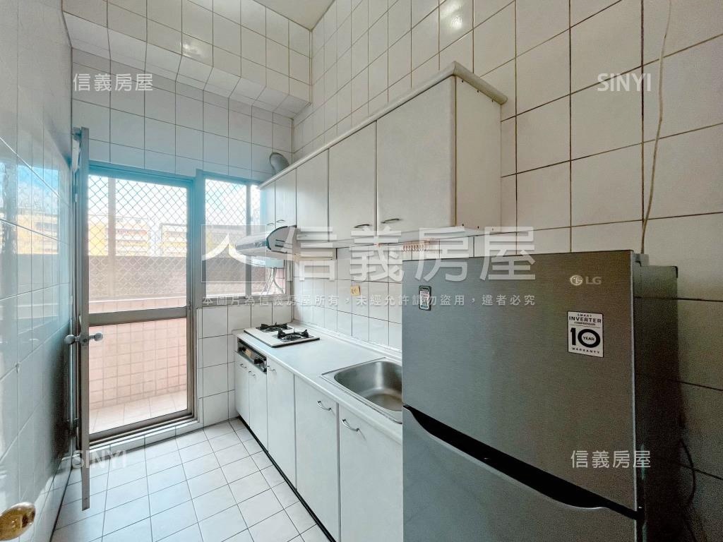 雅園三房附３９個車位房屋室內格局與周邊環境