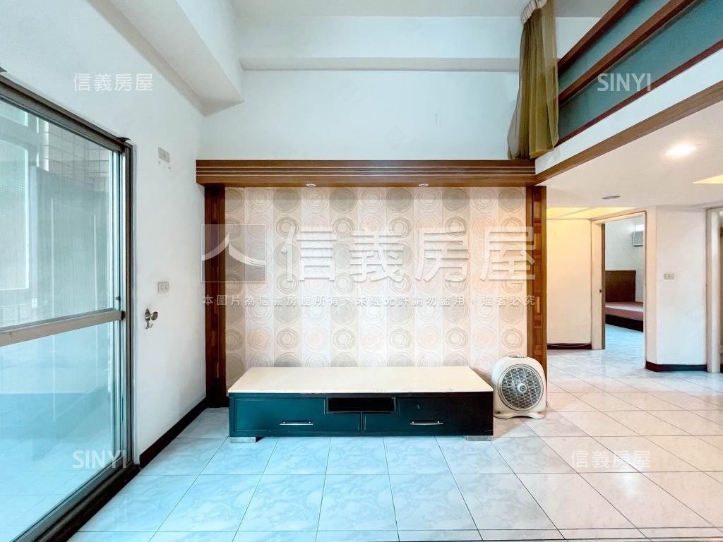 雅園三房附３９個車位房屋室內格局與周邊環境