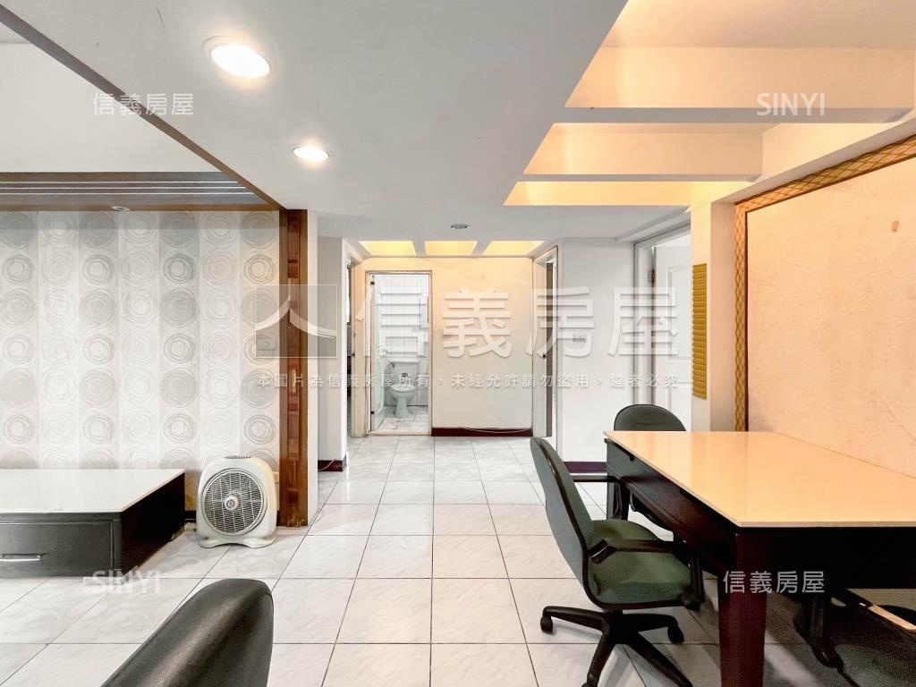 雅園三房附３９個車位房屋室內格局與周邊環境