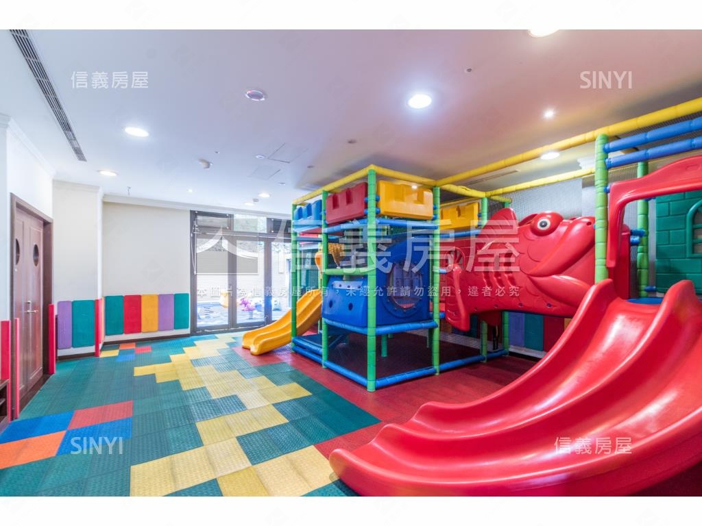 水世紀山河美景２房車位房屋室內格局與周邊環境
