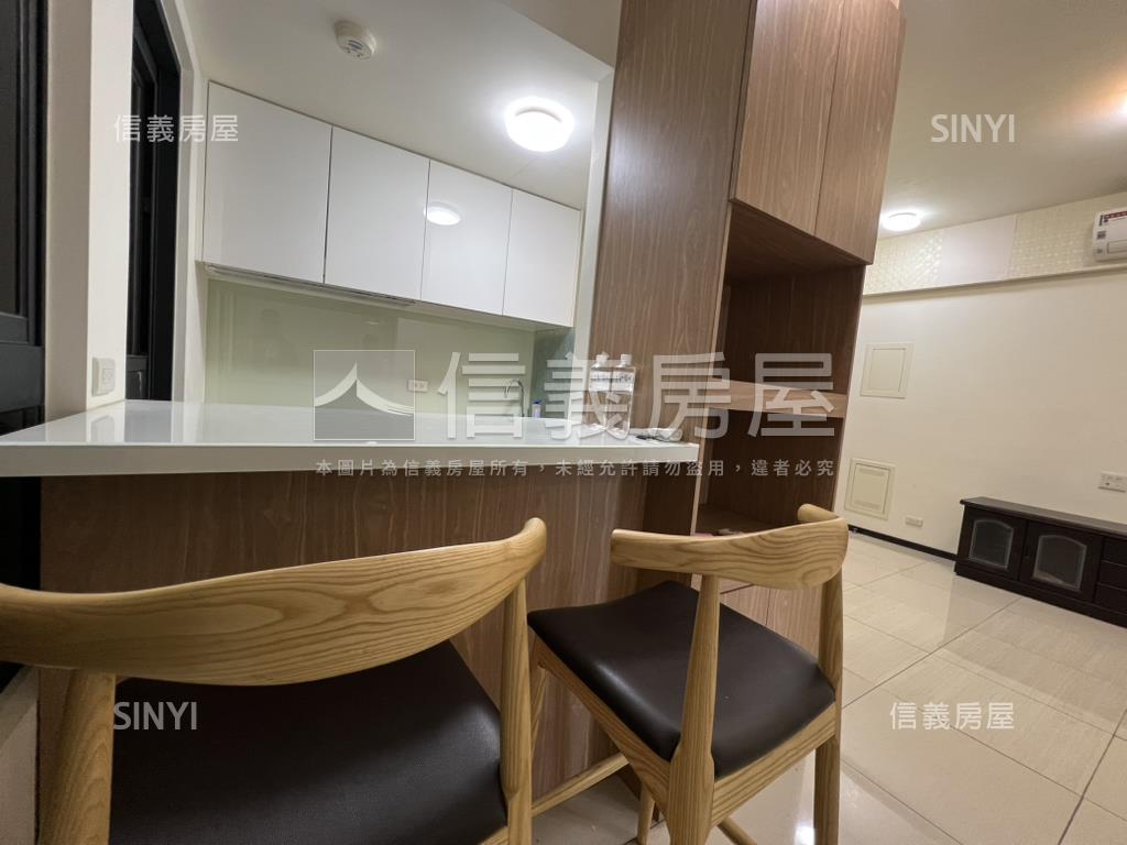 陽光劇場翔譽１７兩房車位房屋室內格局與周邊環境