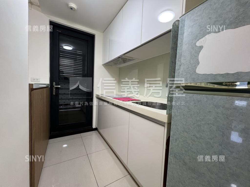 陽光劇場翔譽１７兩房車位房屋室內格局與周邊環境