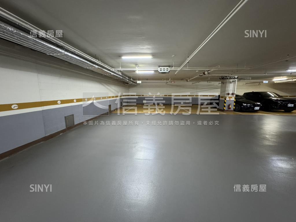 朝南遠雄新宿２房車位房屋室內格局與周邊環境