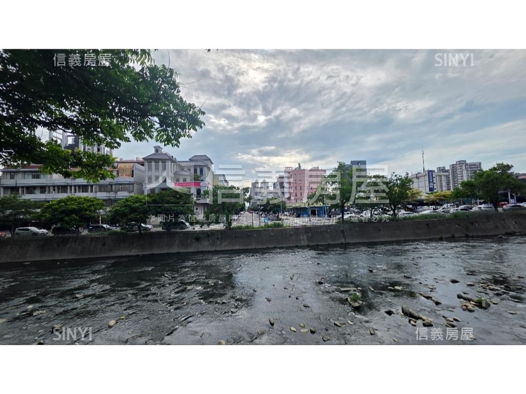 近大忠南街雙面臨路土地房屋室內格局與周邊環境
