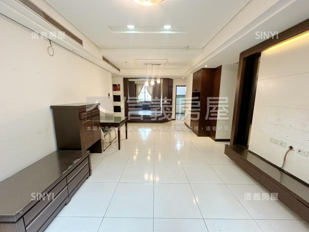 歐洲公園４房車位房屋室內格局與周邊環境