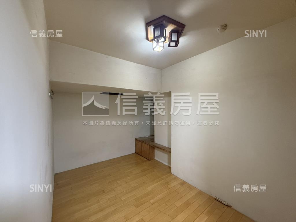 近捷運三房愛菲爾房屋室內格局與周邊環境