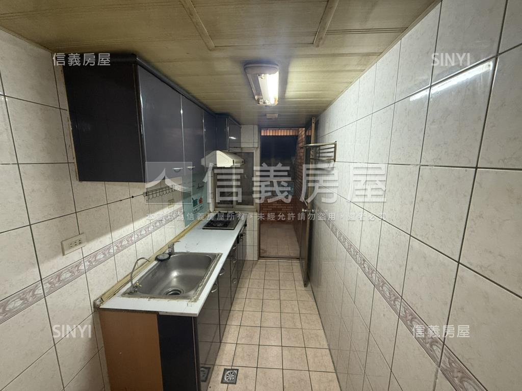 近捷運三房愛菲爾房屋室內格局與周邊環境