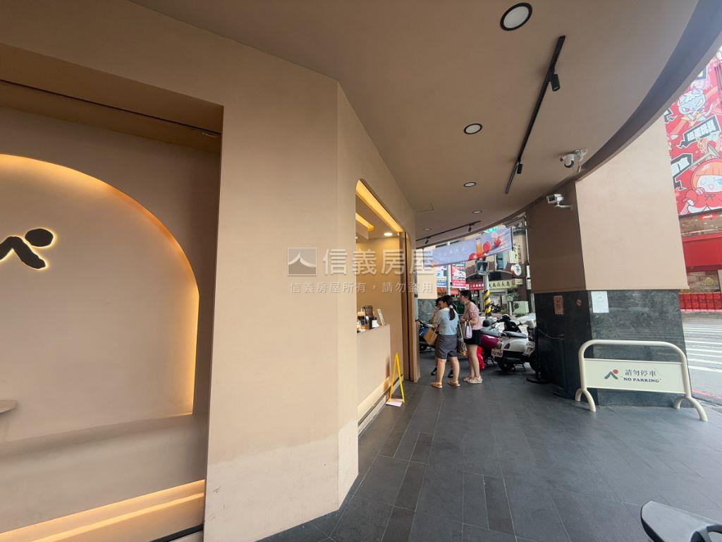 瑞豐夜市大面寬三角店面房屋室內格局與周邊環境