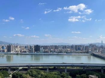 高樓旖旎風光河景宅