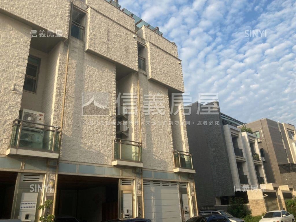 北區園道旁臨路清水模別墅房屋室內格局與周邊環境