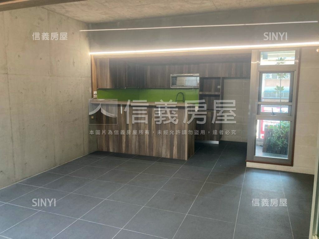 北區園道旁臨路清水模別墅房屋室內格局與周邊環境