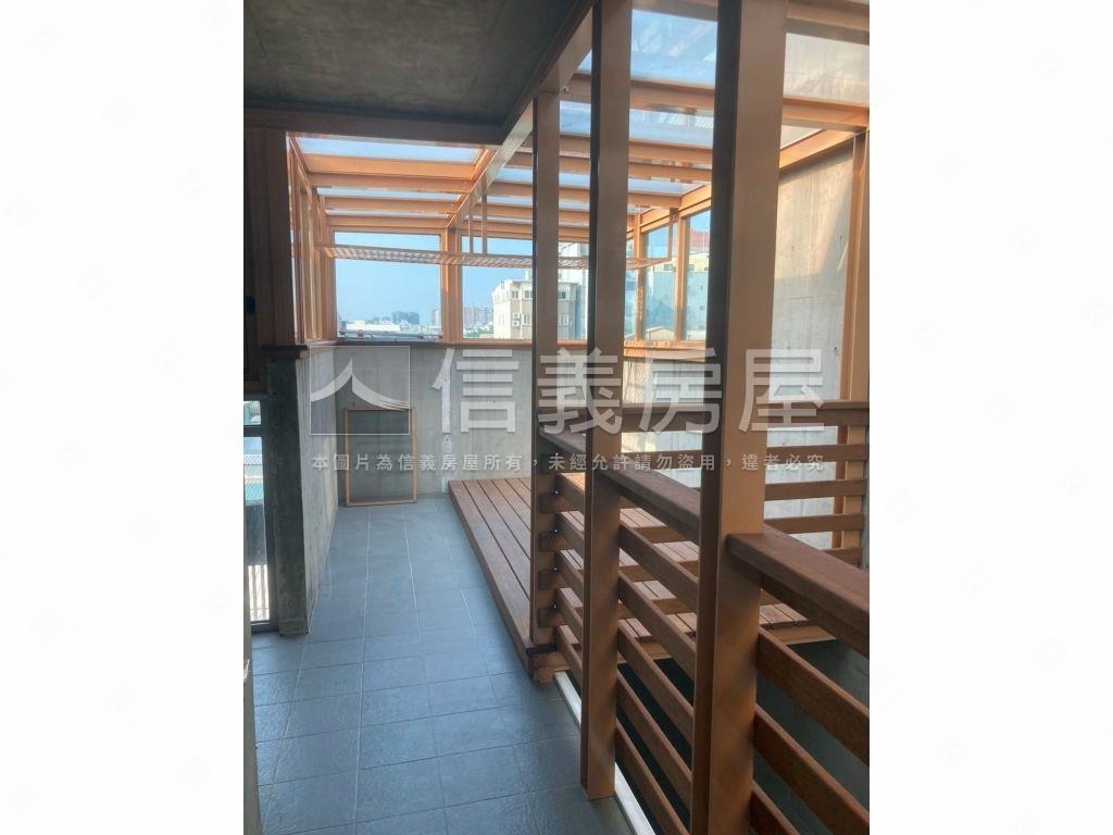 北區園道旁臨路清水模別墅房屋室內格局與周邊環境