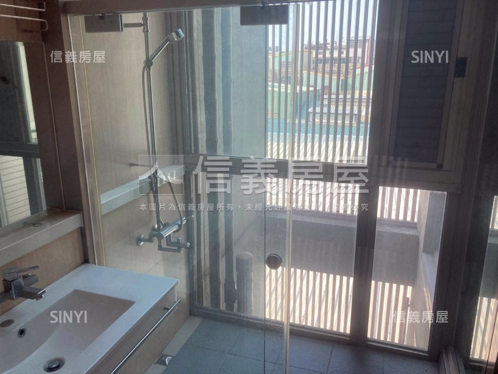 北區園道旁臨路清水模別墅房屋室內格局與周邊環境