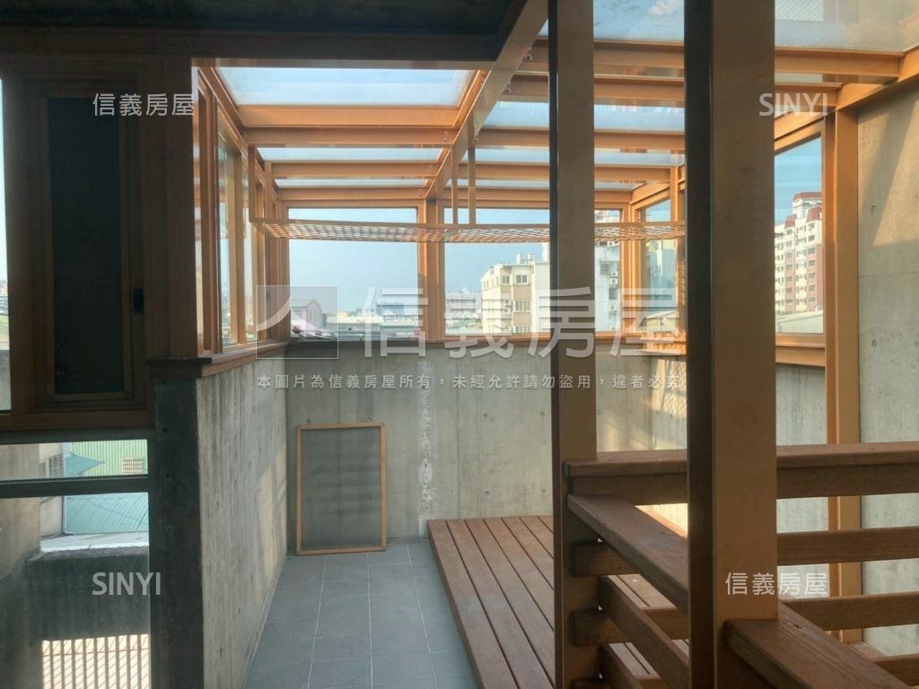 北區園道旁臨路清水模別墅房屋室內格局與周邊環境