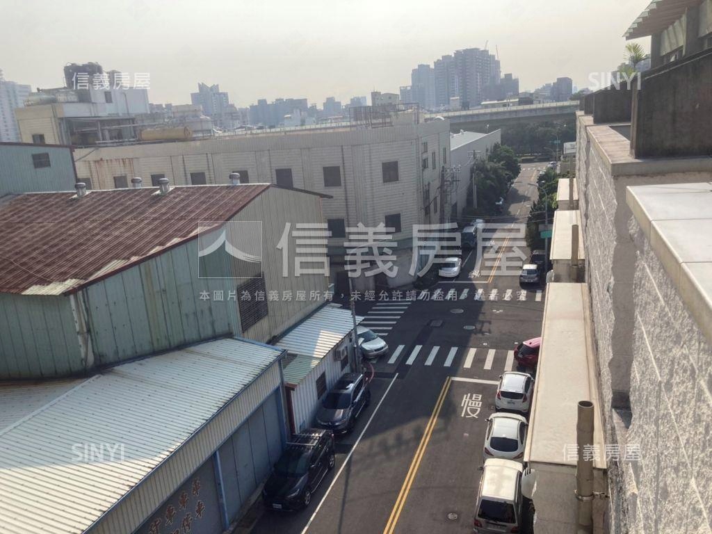 北區園道旁臨路清水模別墅房屋室內格局與周邊環境