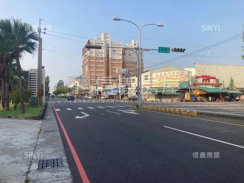 北區園道旁臨路清水模別墅房屋室內格局與周邊環境