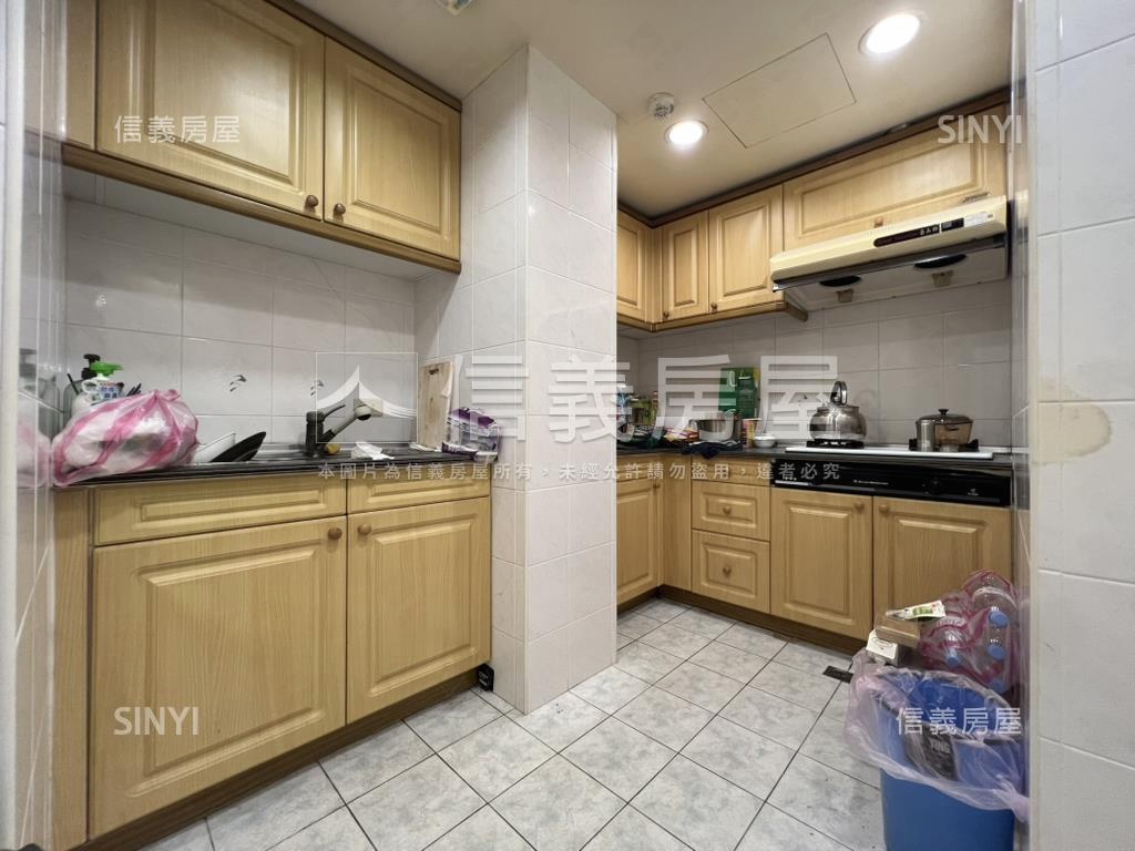 捷運可樂３房車位房屋室內格局與周邊環境