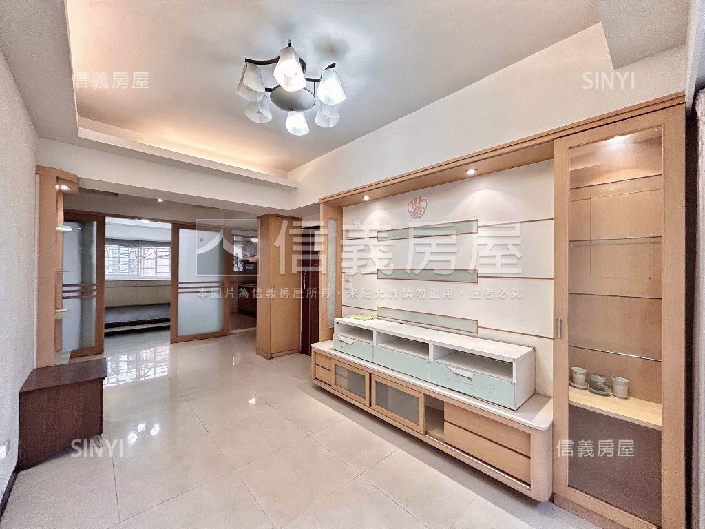 十八甲得家堡三房車位房屋室內格局與周邊環境