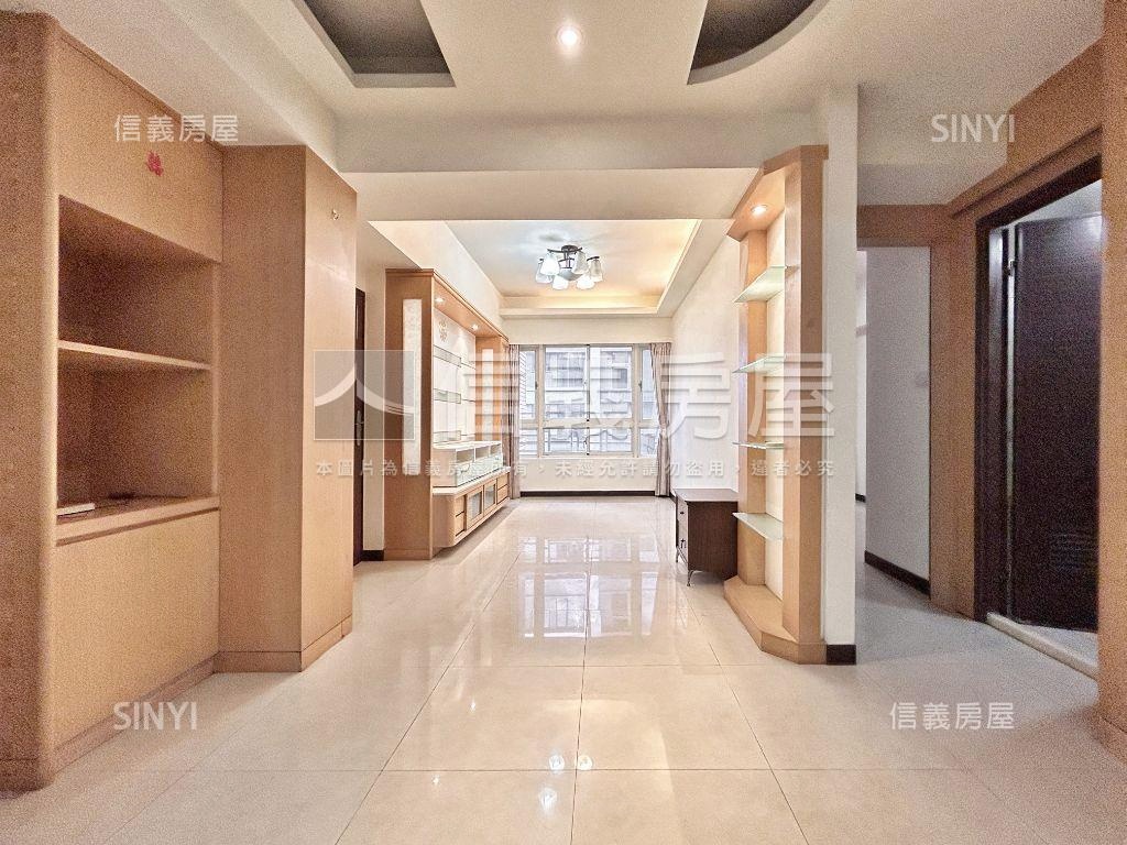 十八甲得家堡三房車位房屋室內格局與周邊環境