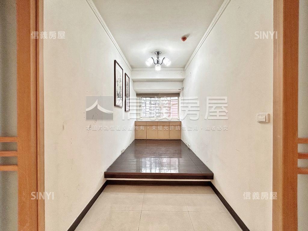 十八甲得家堡三房車位房屋室內格局與周邊環境