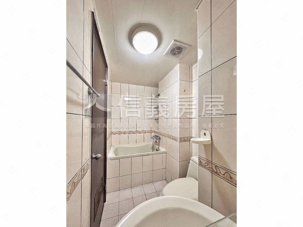 十八甲得家堡三房車位房屋室內格局與周邊環境