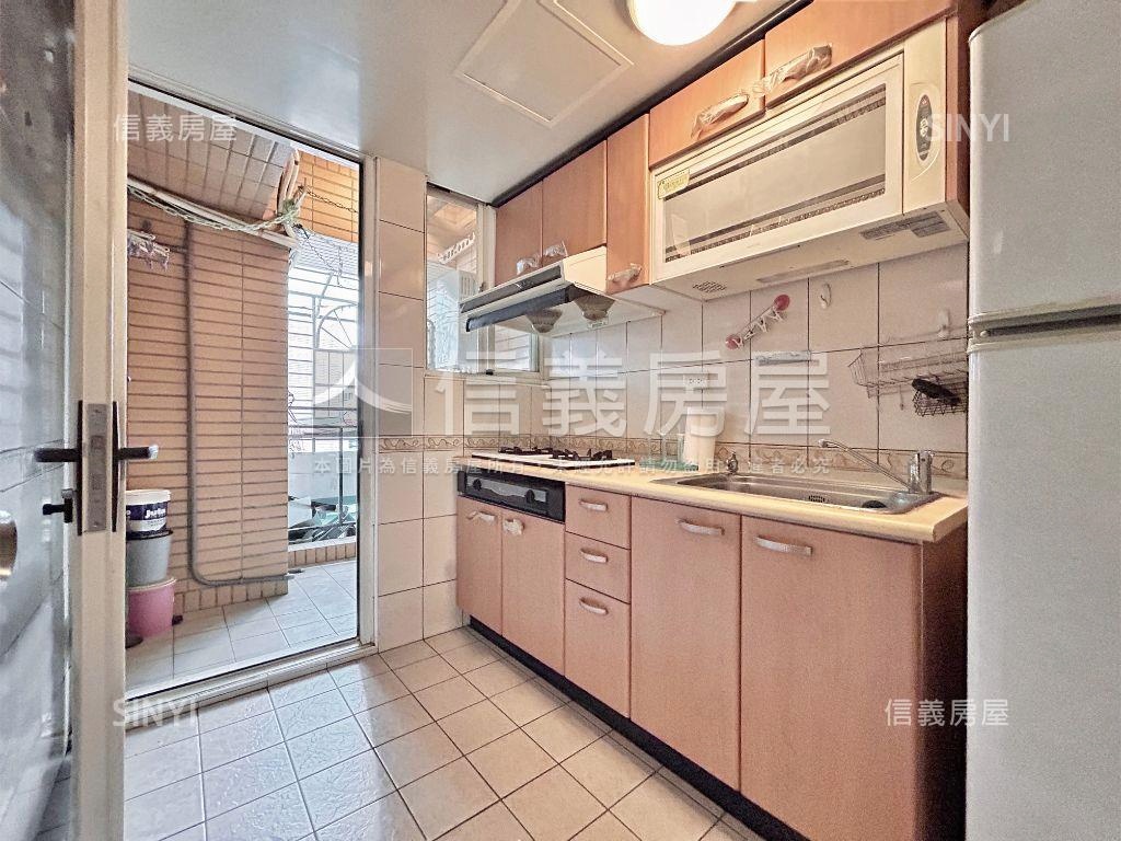 十八甲得家堡三房車位房屋室內格局與周邊環境