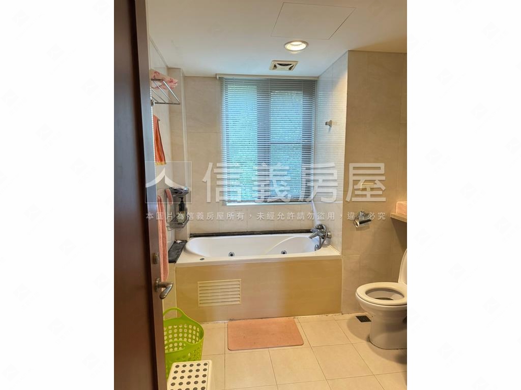 稀有面湖景青山鎮房屋室內格局與周邊環境