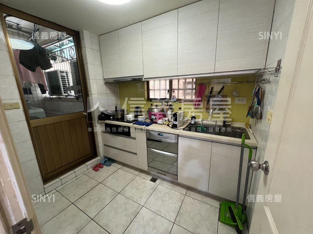 東方紐約三房車位房屋室內格局與周邊環境