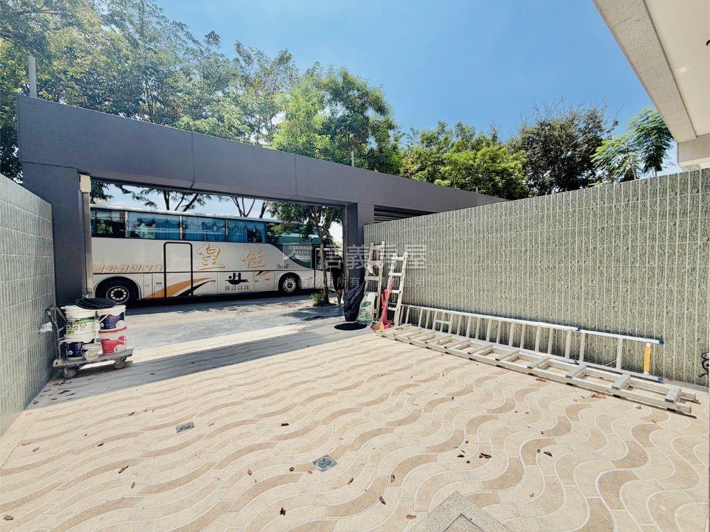 朝南面河岸雙車電梯美墅Ｃ房屋室內格局與周邊環境