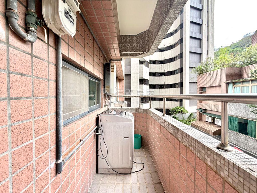 新光路稀有三房坡平車位房屋室內格局與周邊環境