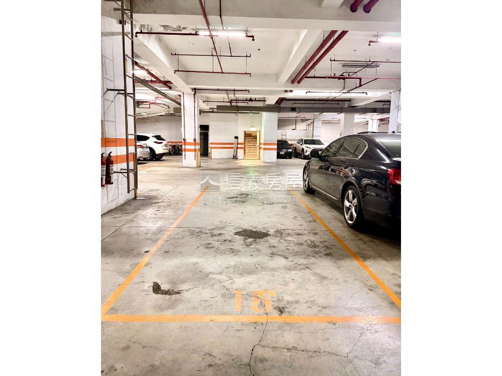 新光路稀有三房坡平車位房屋室內格局與周邊環境