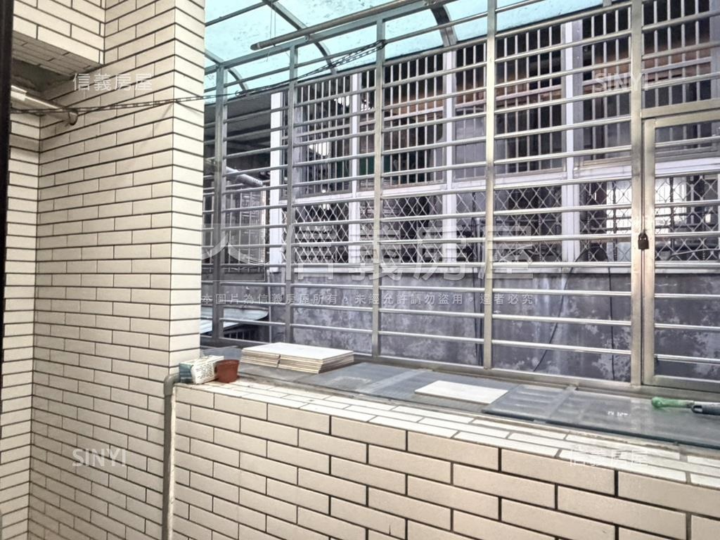 面光榮國小公寓房屋室內格局與周邊環境