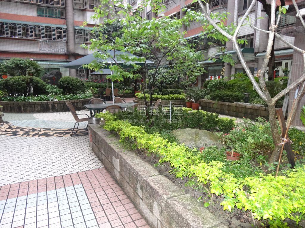 景安站｜邊間電梯大三房房屋室內格局與周邊環境