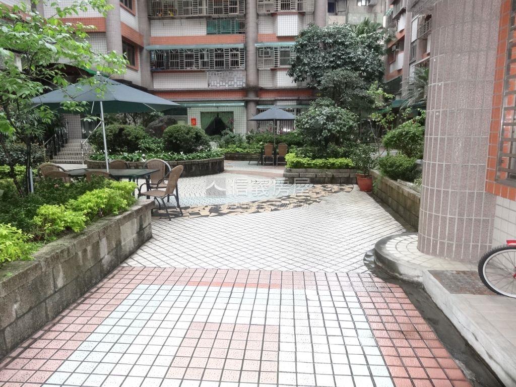景安站｜邊間電梯大三房房屋室內格局與周邊環境