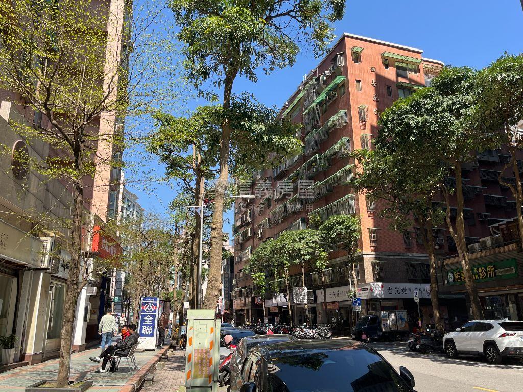 景安站｜邊間電梯大三房房屋室內格局與周邊環境