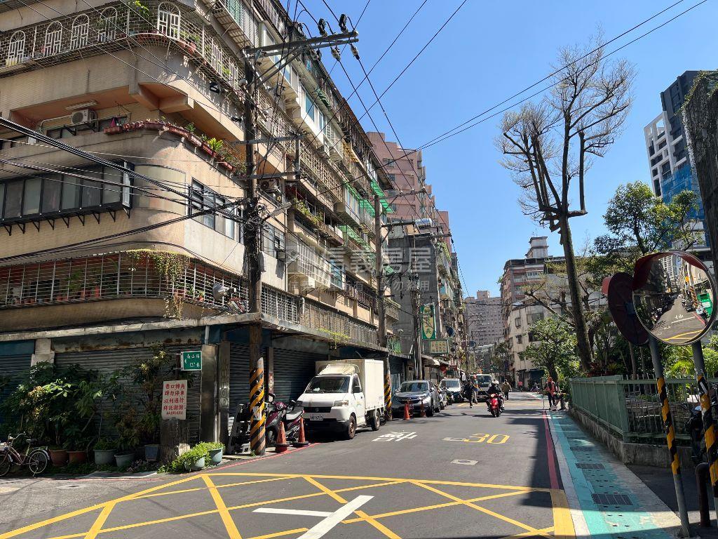 景安站｜邊間電梯大三房房屋室內格局與周邊環境