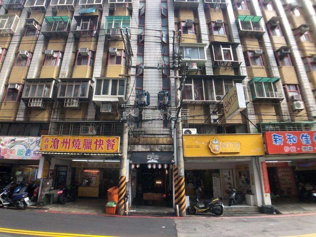 淡大旁自住收租雙效套房房屋室內格局與周邊環境