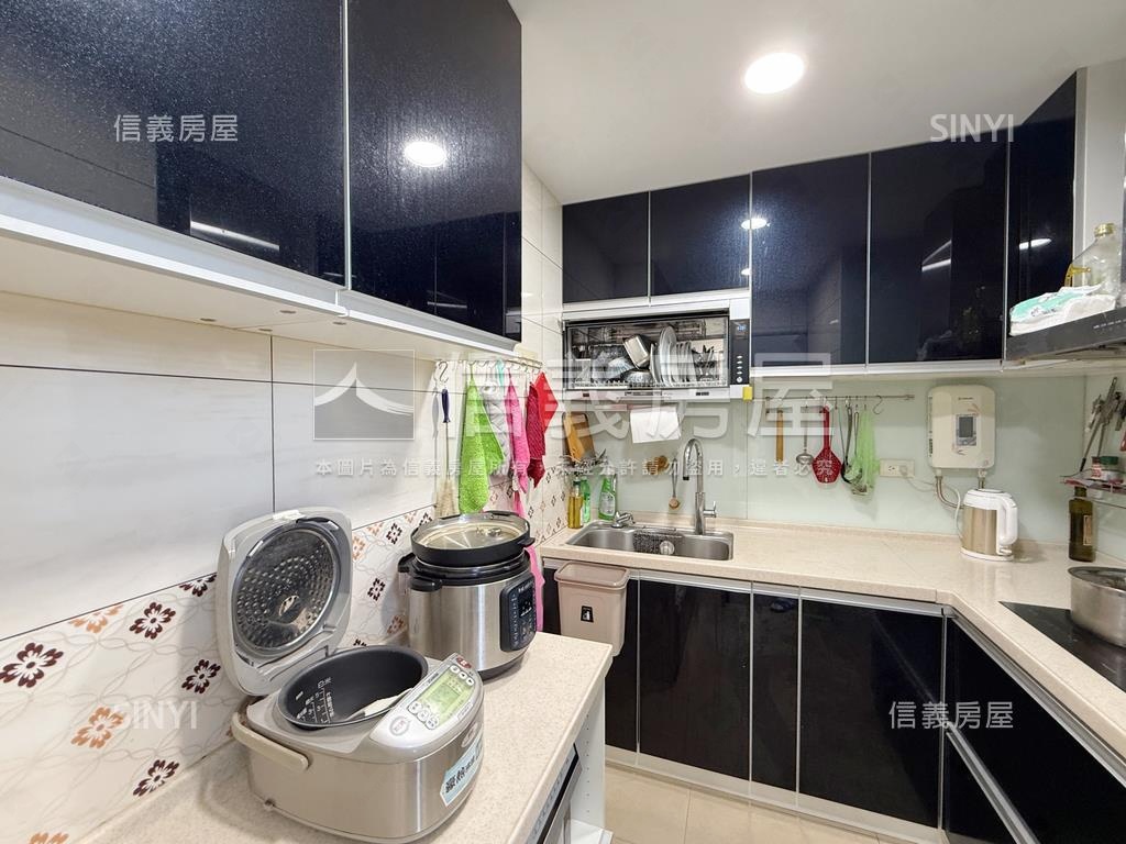 府中捷運站唯美裝潢挑高房屋室內格局與周邊環境