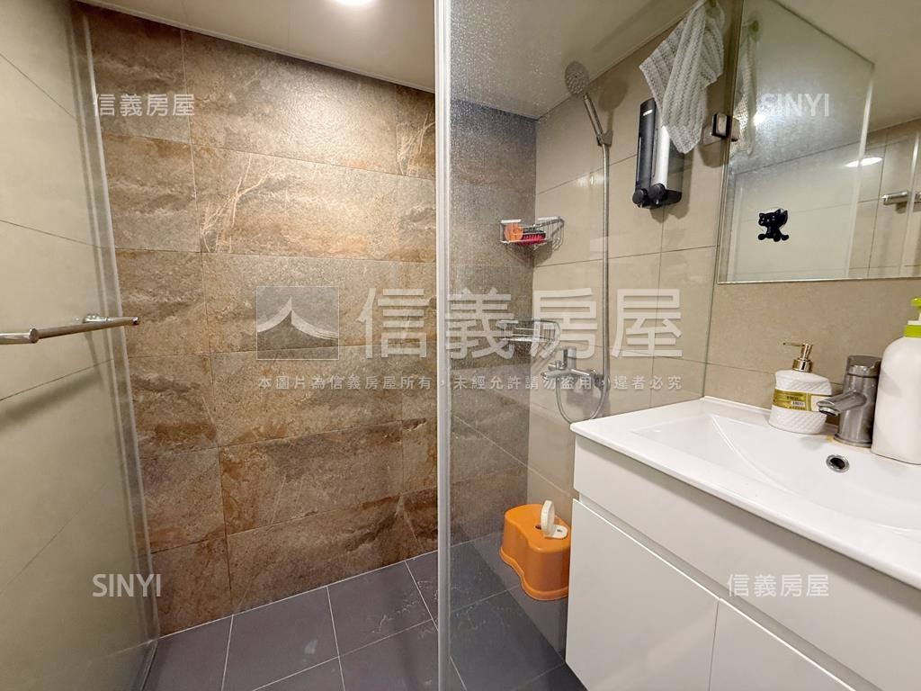 府中捷運站唯美裝潢挑高房屋室內格局與周邊環境