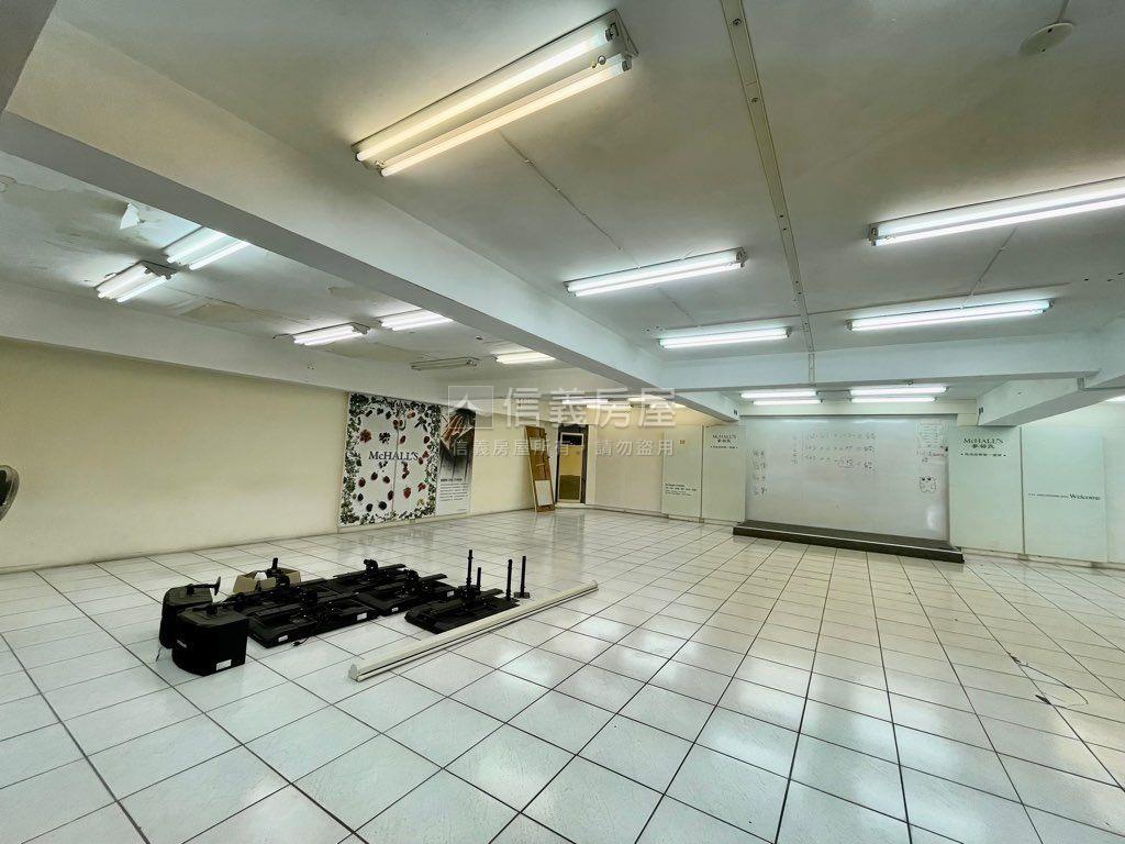 軍校路麥當勞旁百坪商辦房屋室內格局與周邊環境