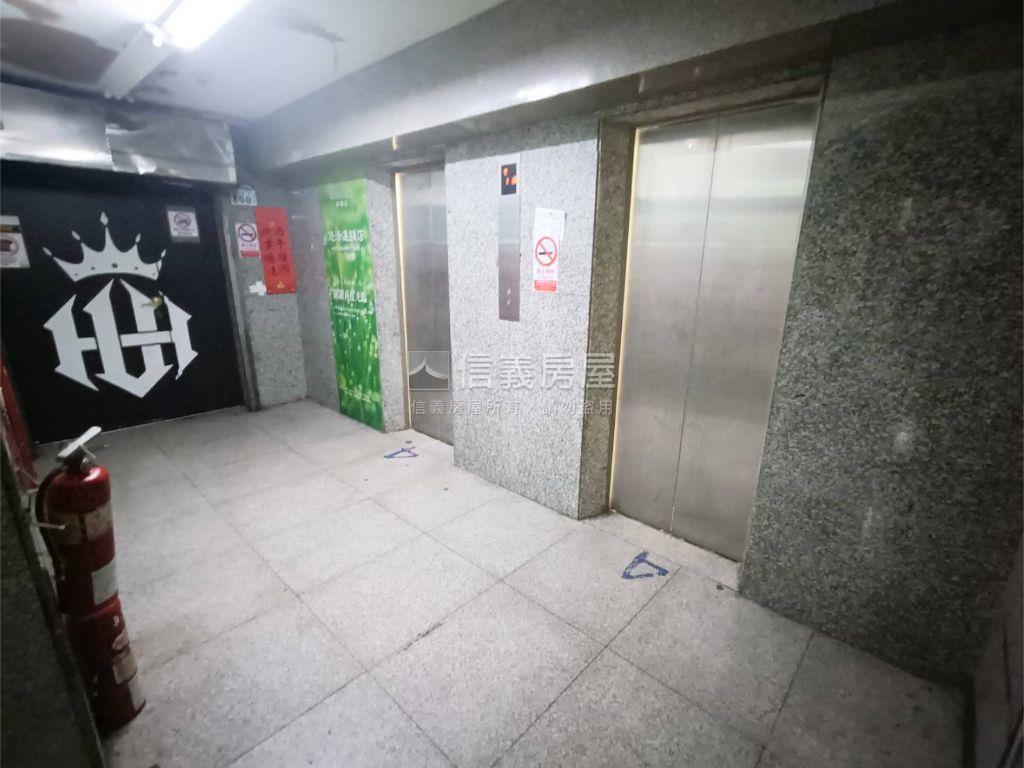 軍校路麥當勞旁百坪商辦房屋室內格局與周邊環境